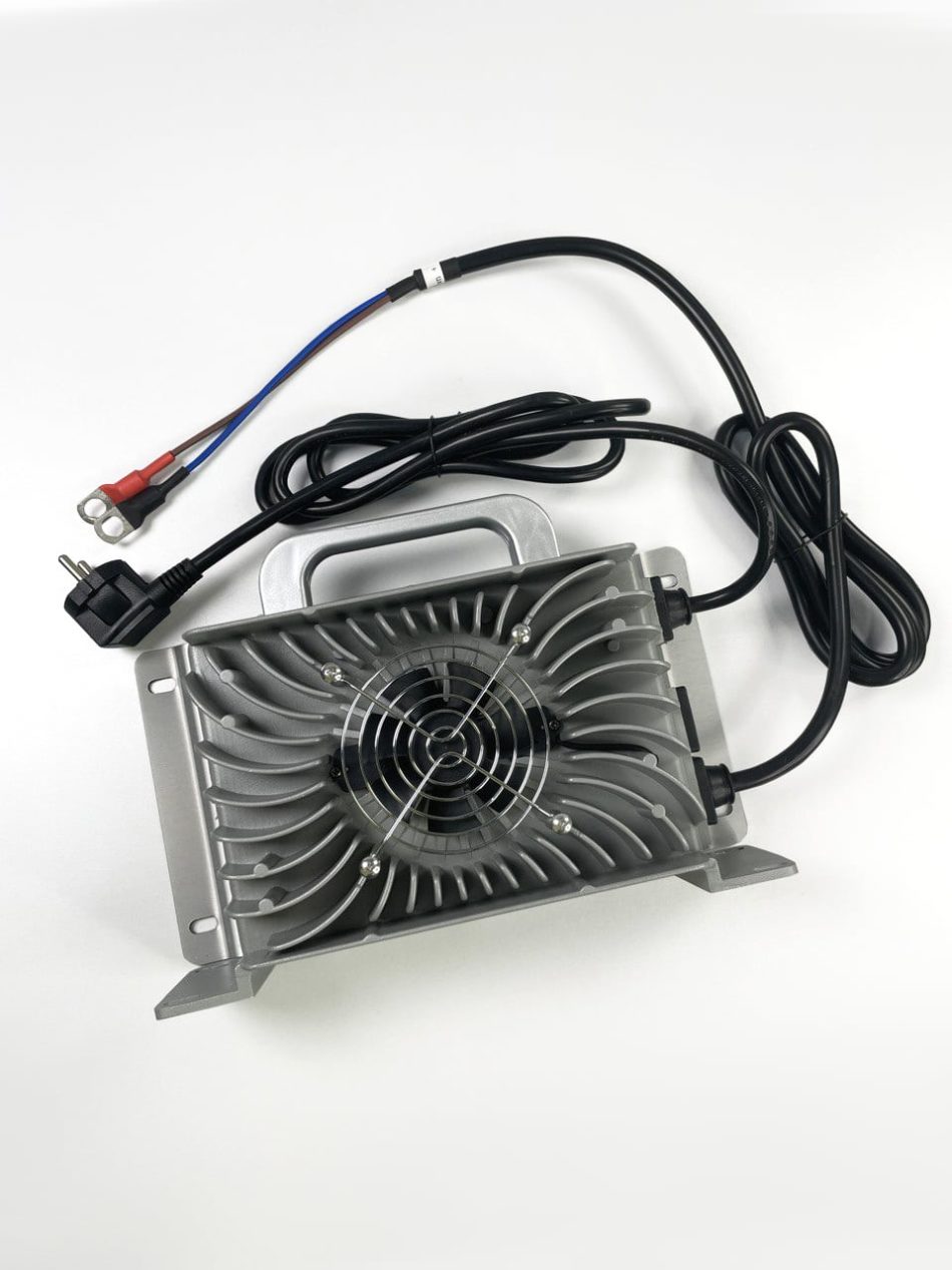 Зарядное устройство влагозащищенное LiFePO4 36V 18A Titanat