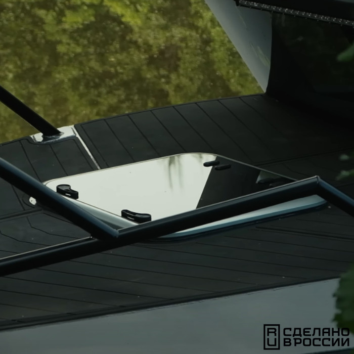 Люк палубный распашной Альбатрос 700x700